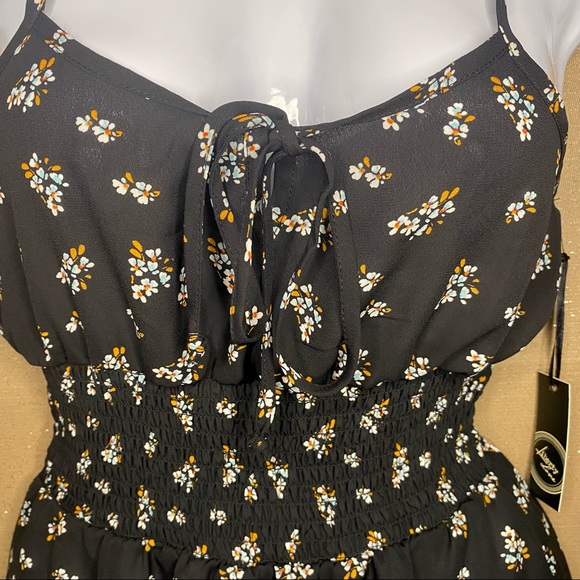 ✨SOLD✨  🎉3 for $15🎉  Black Floral Print Dress - Picture 2 of 3